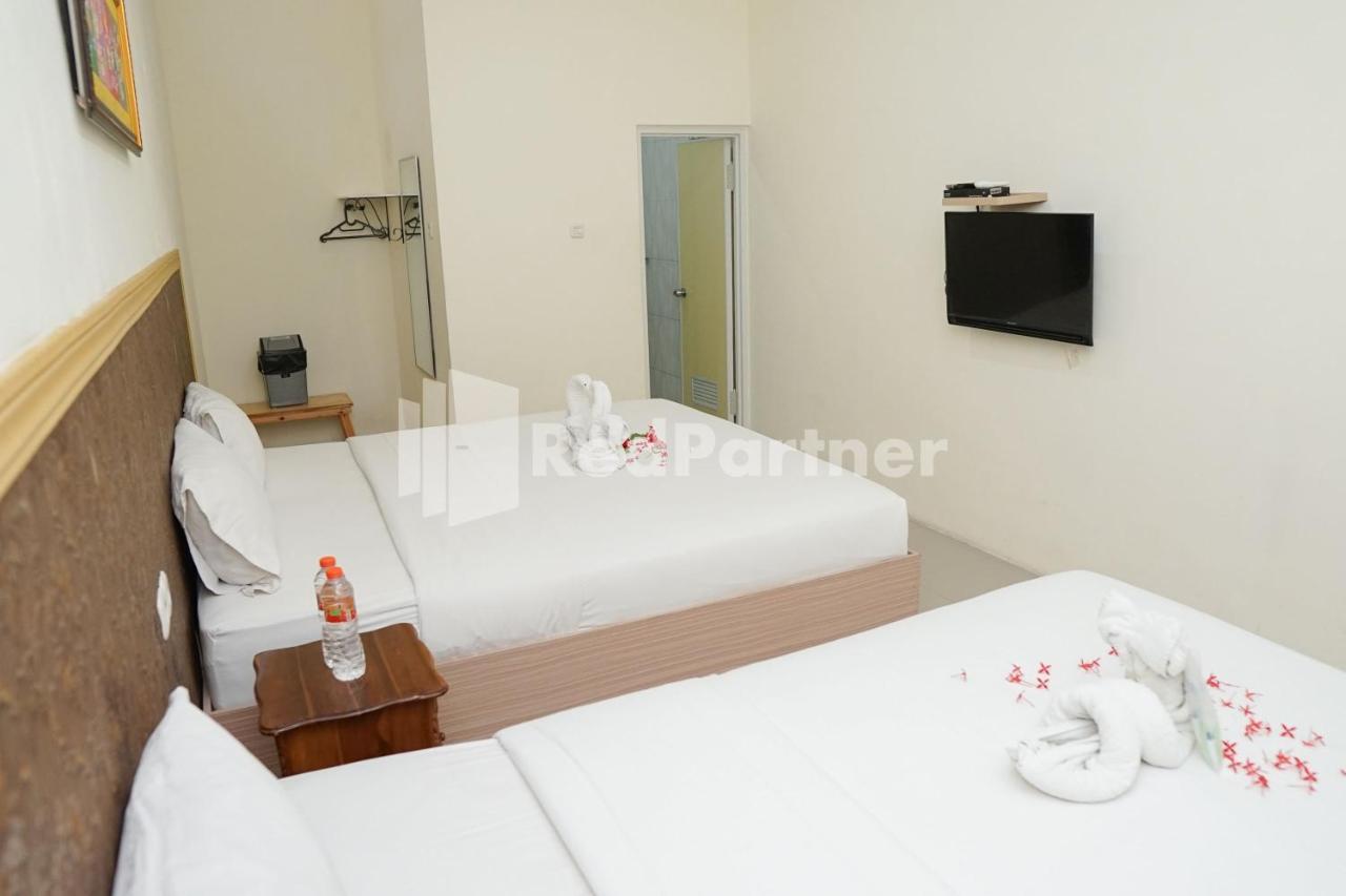 Adisa Homestay Near Saiful Anwar Malang Exteriör bild