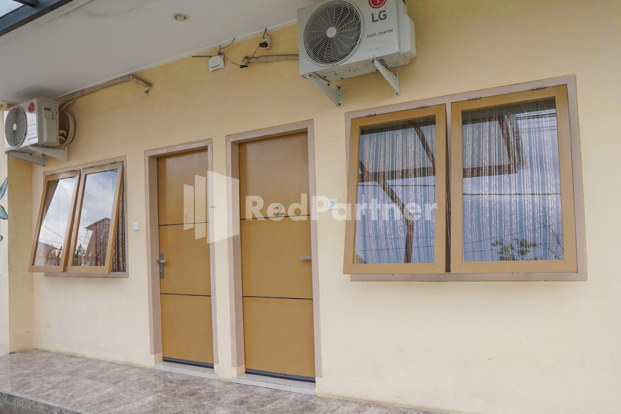 Adisa Homestay Near Saiful Anwar Malang Exteriör bild