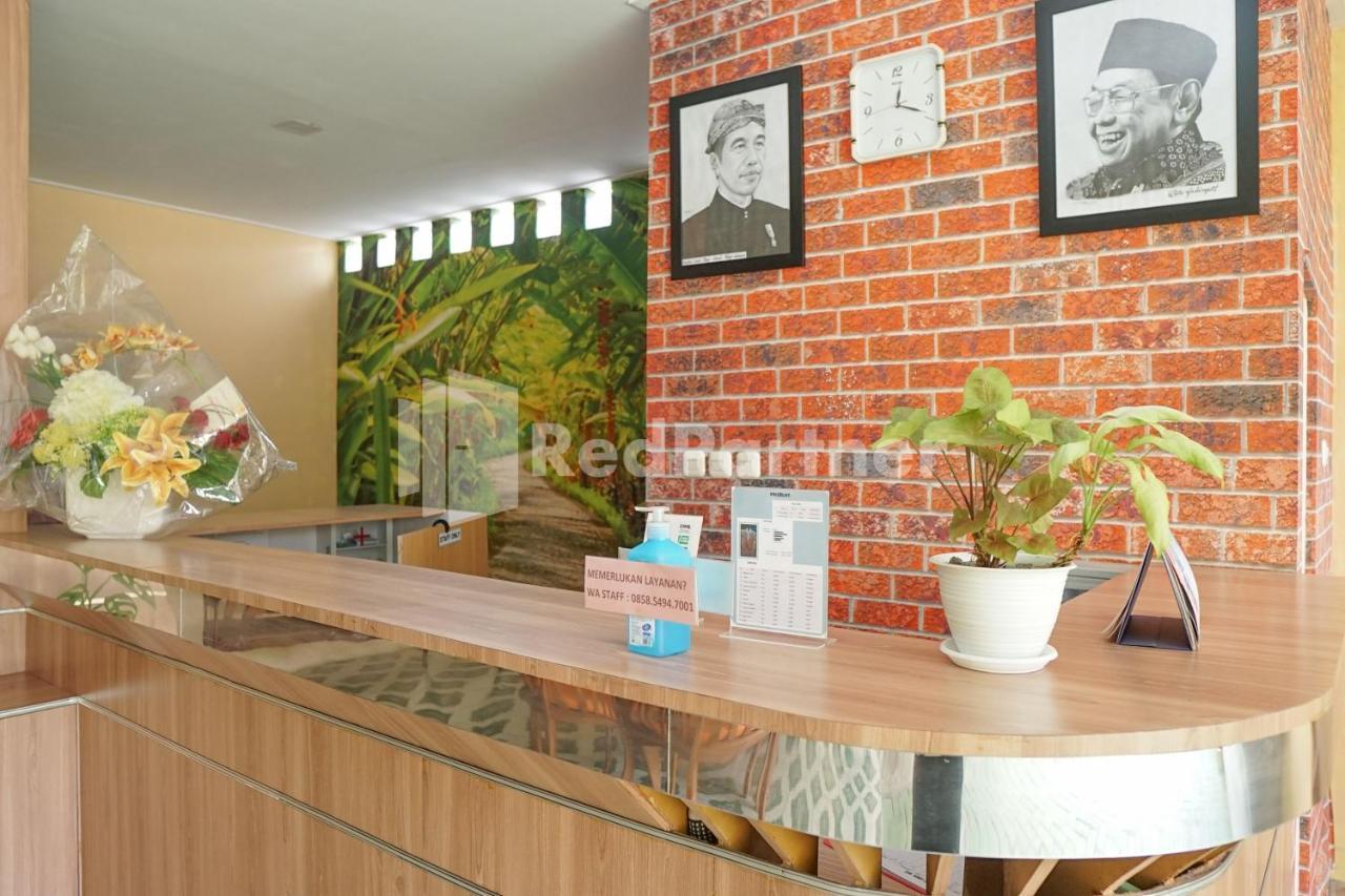 Adisa Homestay Near Saiful Anwar Malang Exteriör bild
