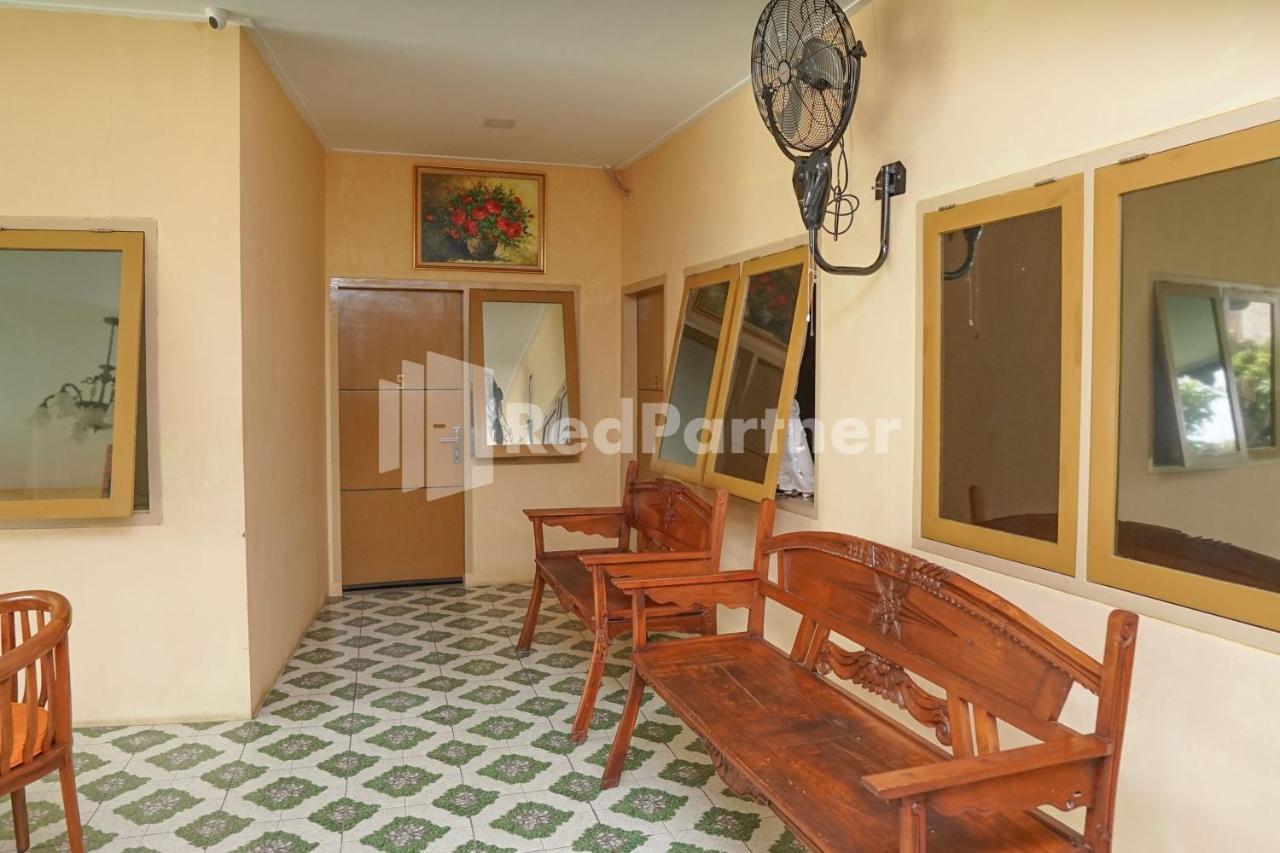 Adisa Homestay Near Saiful Anwar Malang Exteriör bild